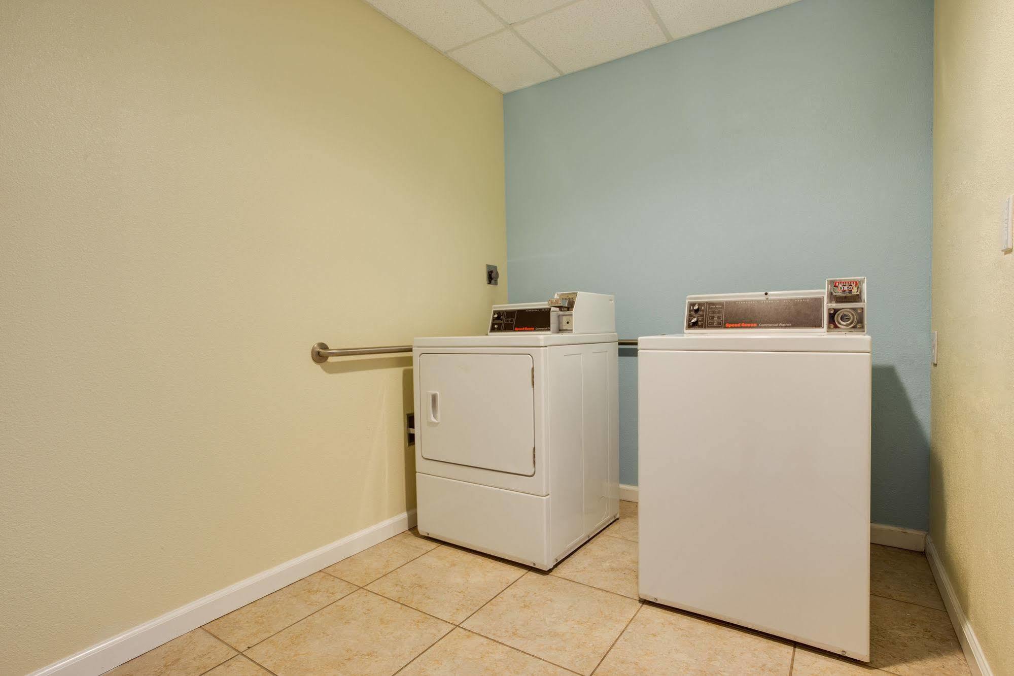 Best Way Inn Cleburne Bagian luar foto